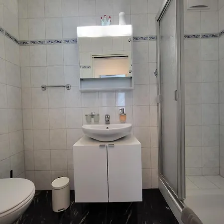 Torre Tessuti Apt-leonardo By Interhome 아파트